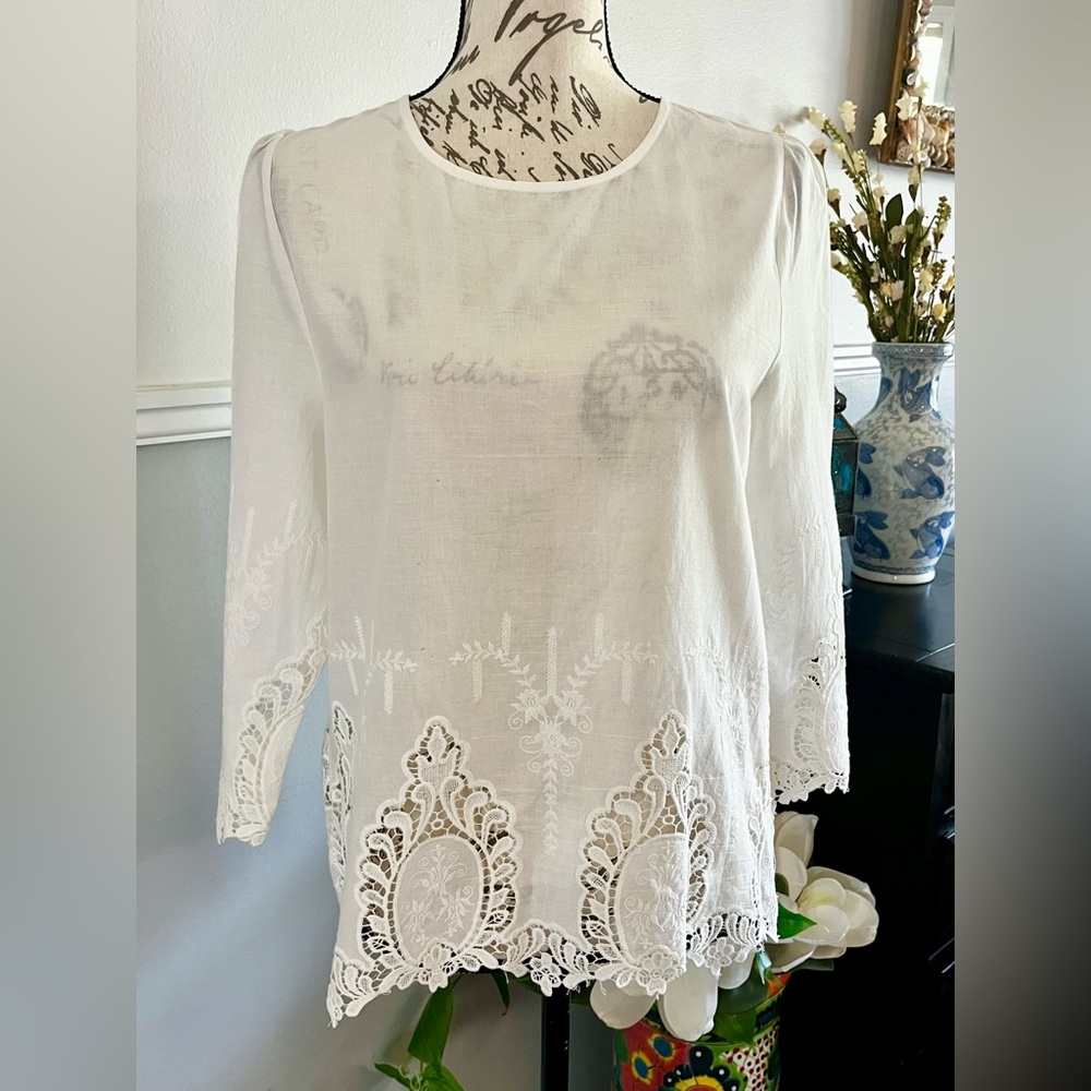 EUC Everly Elegant White Lace Women's Peasant Top Lace Embroidered Button Medium - Picture 4 of 13